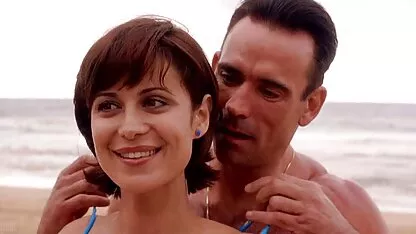 Catherine Bell και Blue Bikini Babes