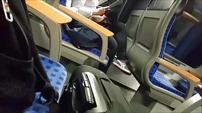 Ξανθιά με σύντομο βίντεο πορνό