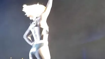 Τα ρούχα της Britney Spears δεν λειτουργούν στο βίντεο του πόλου του Λας Βέγκας