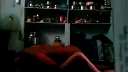 Ο γιος της γυναίκας της Ινδίας αισθάνεται σεξ με τριχωτό μουνί στην κουζίνα