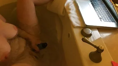 Sweet Wife Internet Chat 5 Ιουνίου 2014 B-Hotel Jacuzzi Rocks Sex Video