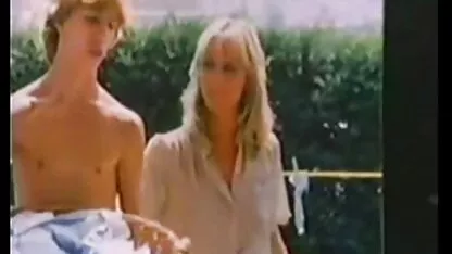 Καυτή μαμά της δεκαετίας του '70. Milf babe next door ώριμες μητέρες με νεαρό αγόρι